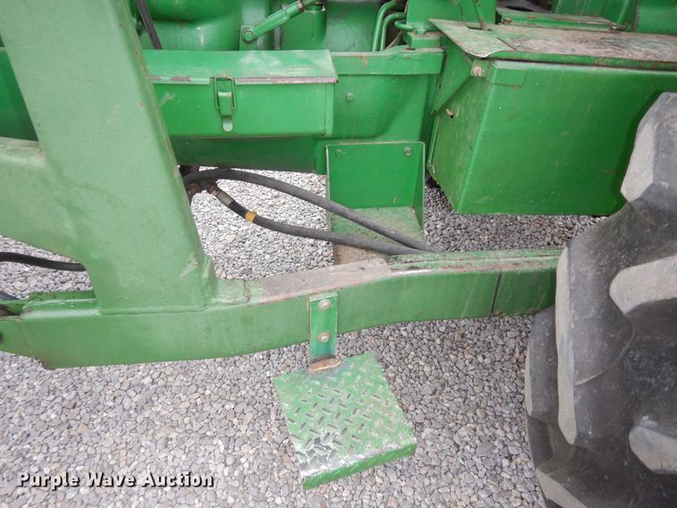 image for item JQ9929 1968 Oliver 1650  tractor