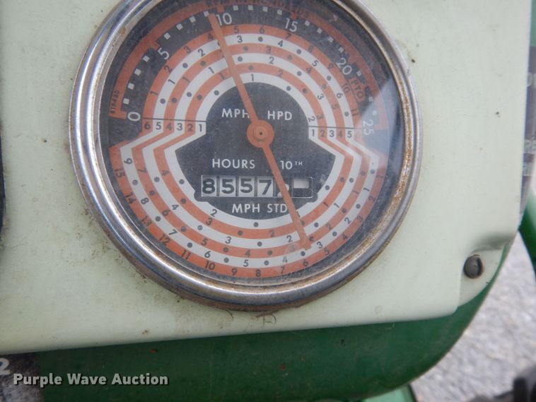 image for item JQ9929 1968 Oliver 1650  tractor