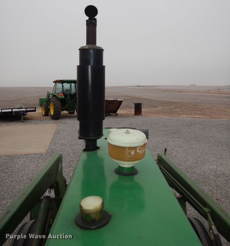 image for item JQ9929 1968 Oliver 1650  tractor