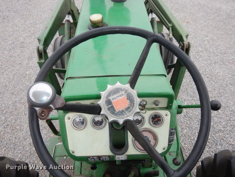 image for item JQ9929 1968 Oliver 1650  tractor