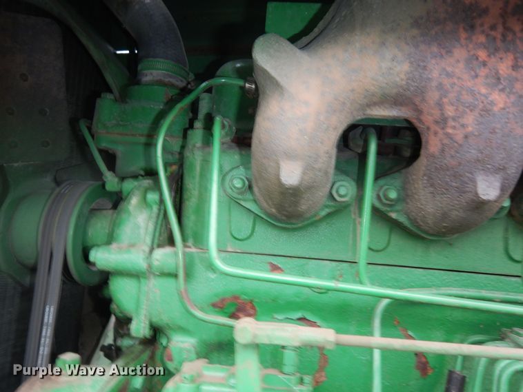 image for item JQ9929 1968 Oliver 1650  tractor