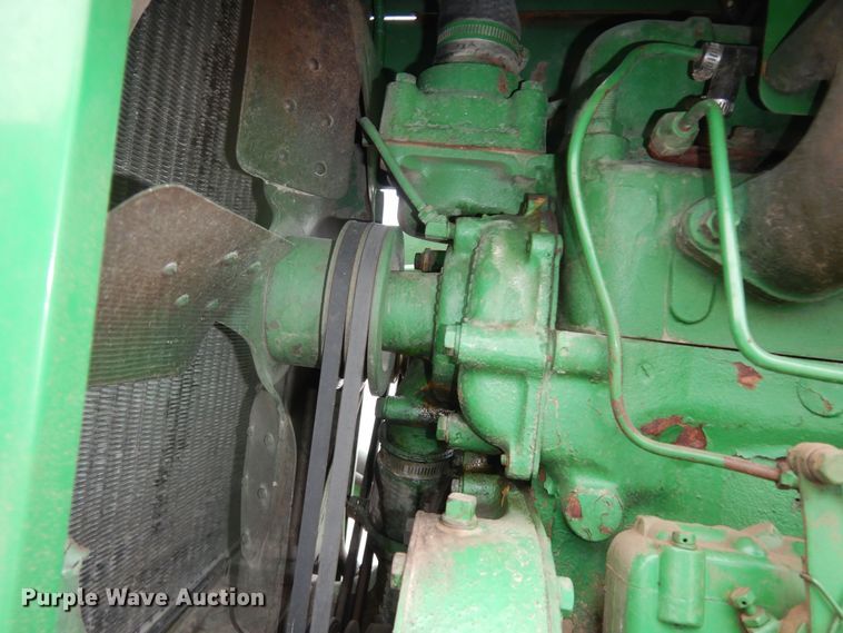 image for item JQ9929 1968 Oliver 1650  tractor