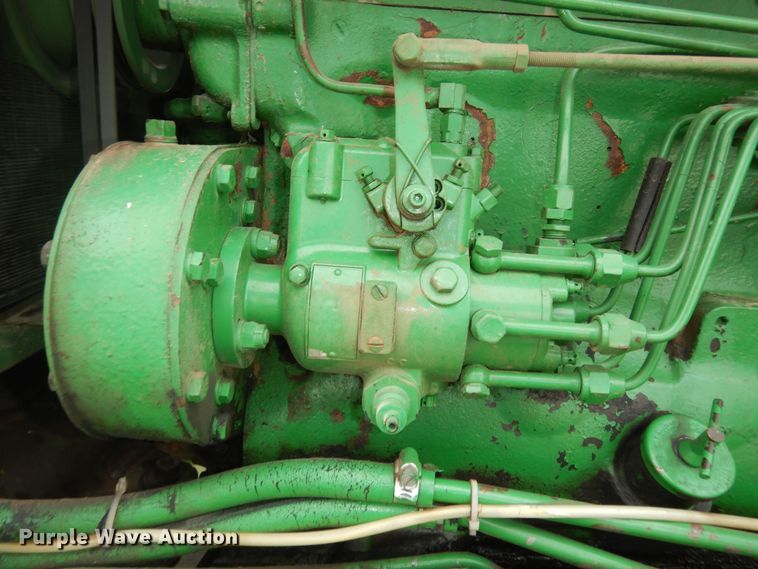 image for item JQ9929 1968 Oliver 1650  tractor