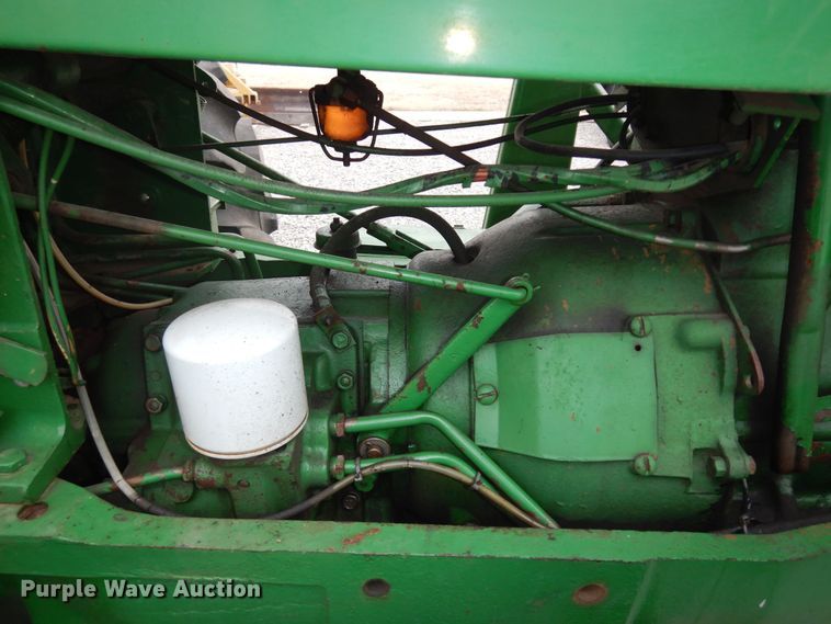 image for item JQ9929 1968 Oliver 1650  tractor
