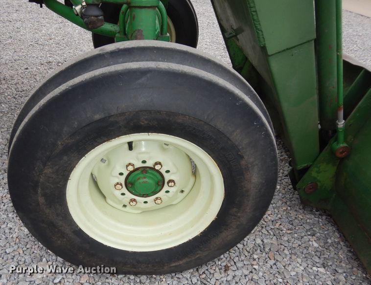image for item JQ9929 1968 Oliver 1650  tractor
