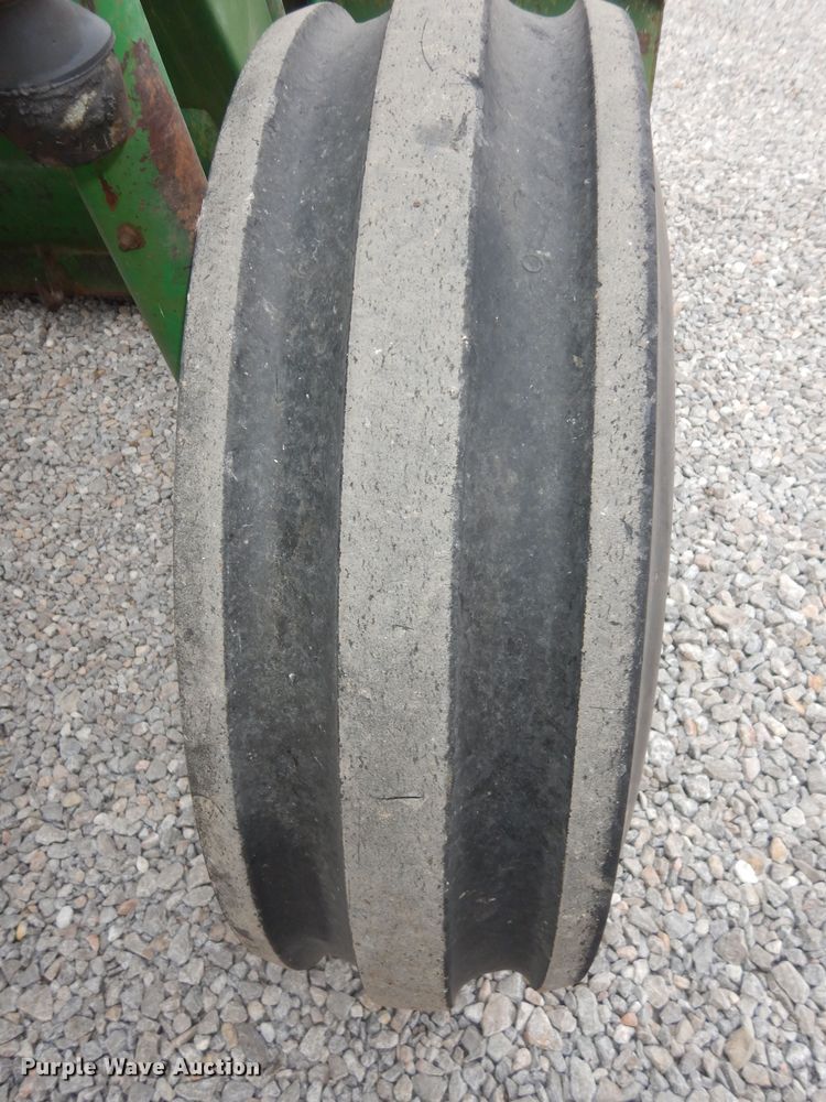 image for item JQ9929 1968 Oliver 1650  tractor