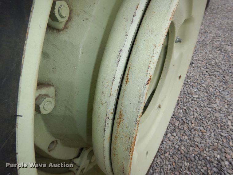 image for item JQ9929 1968 Oliver 1650  tractor