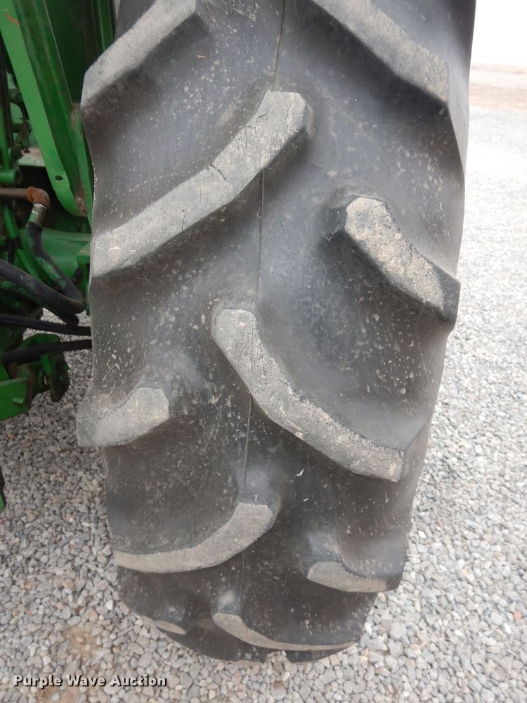 image for item JQ9929 1968 Oliver 1650  tractor