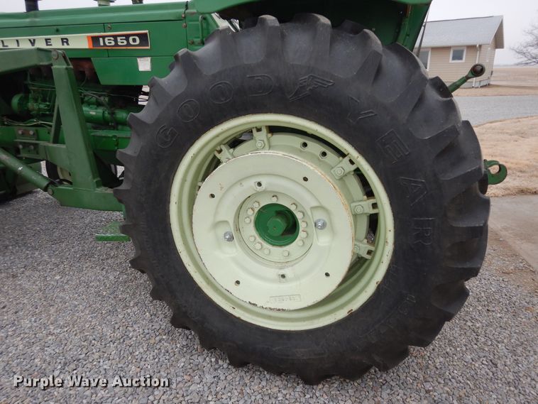 image for item JQ9929 1968 Oliver 1650  tractor