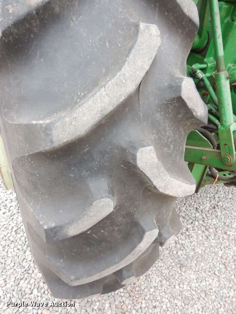 image for item JQ9929 1968 Oliver 1650  tractor