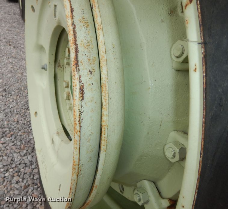 image for item JQ9929 1968 Oliver 1650  tractor