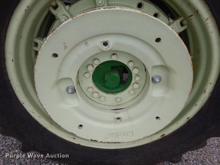 image for item JQ9929 1968 Oliver 1650  tractor