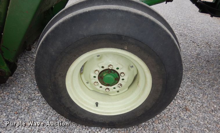 image for item JQ9929 1968 Oliver 1650  tractor