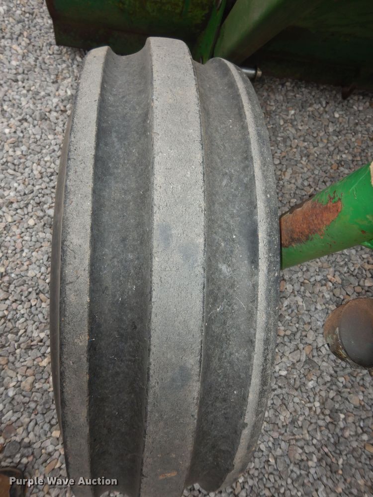 image for item JQ9929 1968 Oliver 1650  tractor