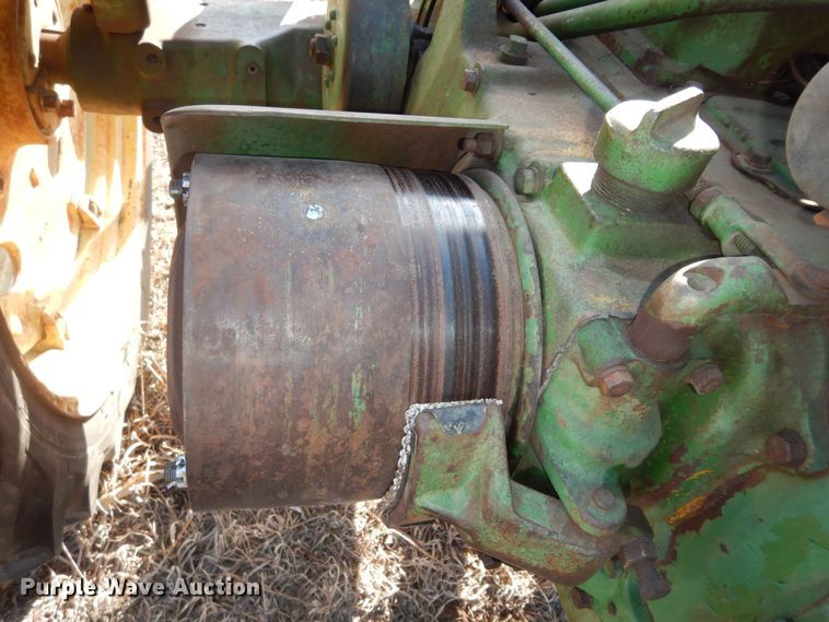 image for item JQ9977 1952 John Deere 50  tractor