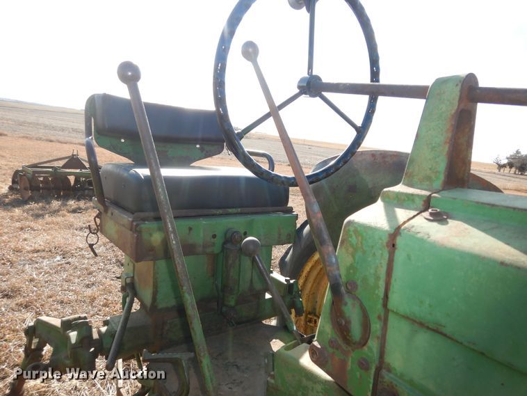 image for item JQ9977 1952 John Deere 50  tractor