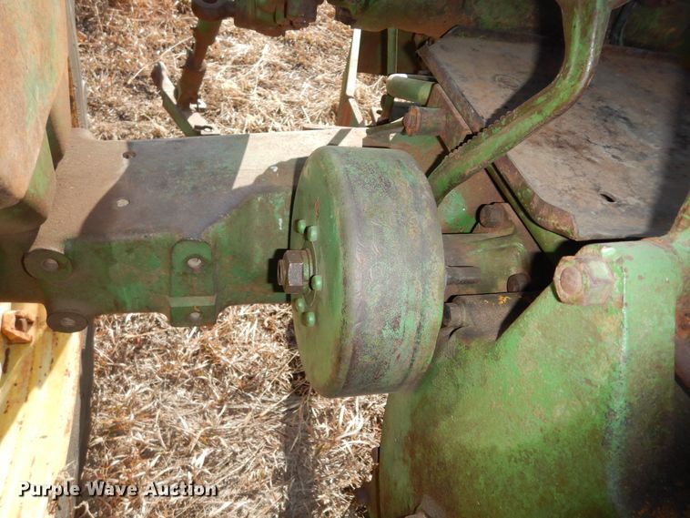 image for item JQ9977 1952 John Deere 50  tractor