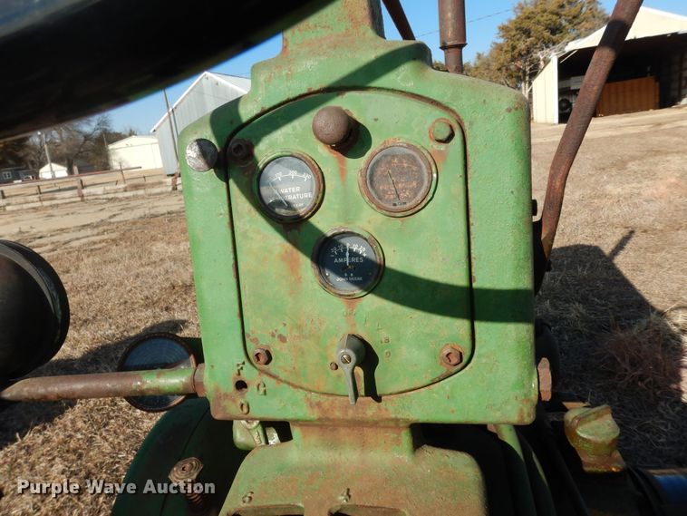 image for item JQ9977 1952 John Deere 50  tractor