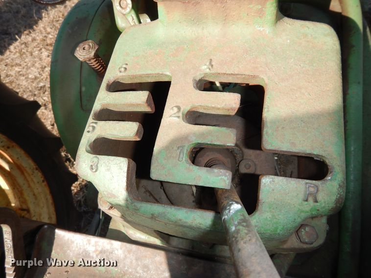 image for item JQ9977 1952 John Deere 50  tractor