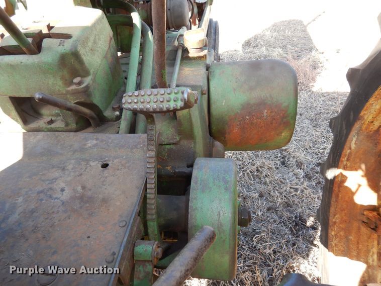 image for item JQ9977 1952 John Deere 50  tractor