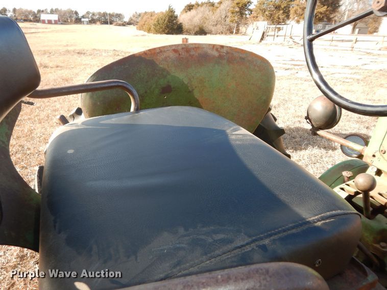 image for item JQ9977 1952 John Deere 50  tractor