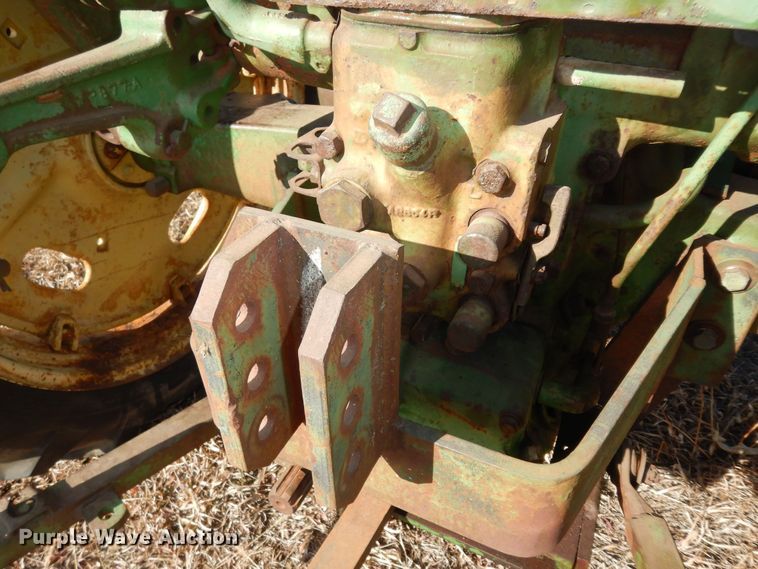 image for item JQ9977 1952 John Deere 50  tractor