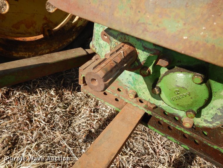 image for item JQ9977 1952 John Deere 50  tractor