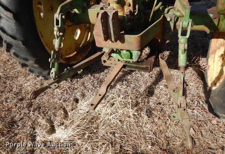 image for item JQ9977 1952 John Deere 50  tractor