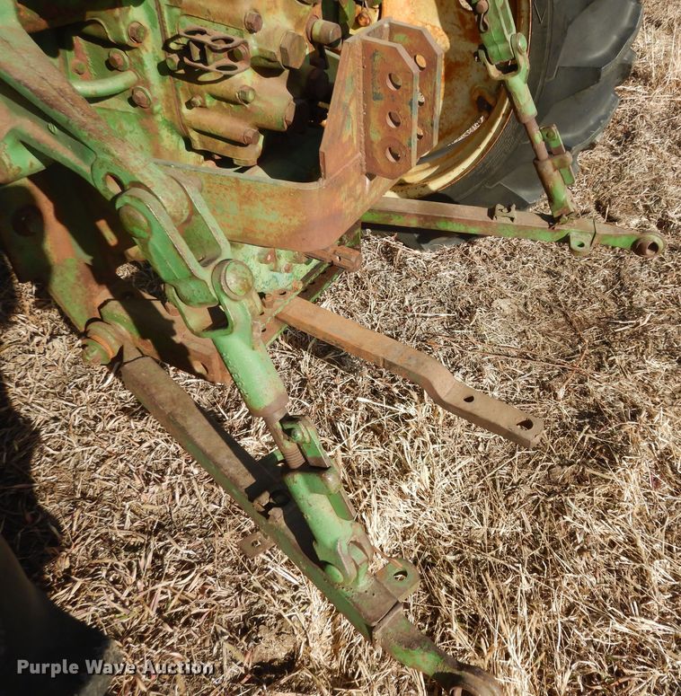 image for item JQ9977 1952 John Deere 50  tractor