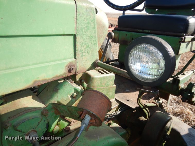 image for item JQ9977 1952 John Deere 50  tractor