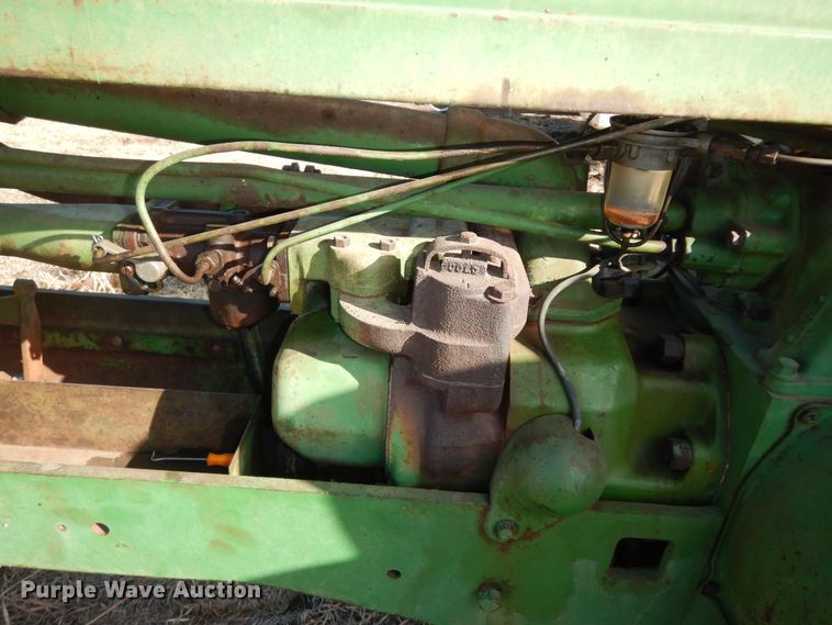 image for item JQ9977 1952 John Deere 50  tractor