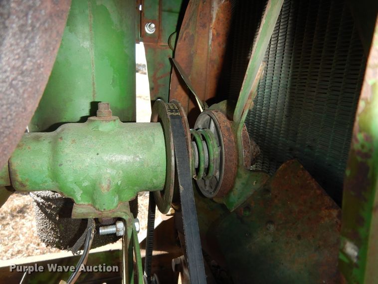 image for item JQ9977 1952 John Deere 50  tractor