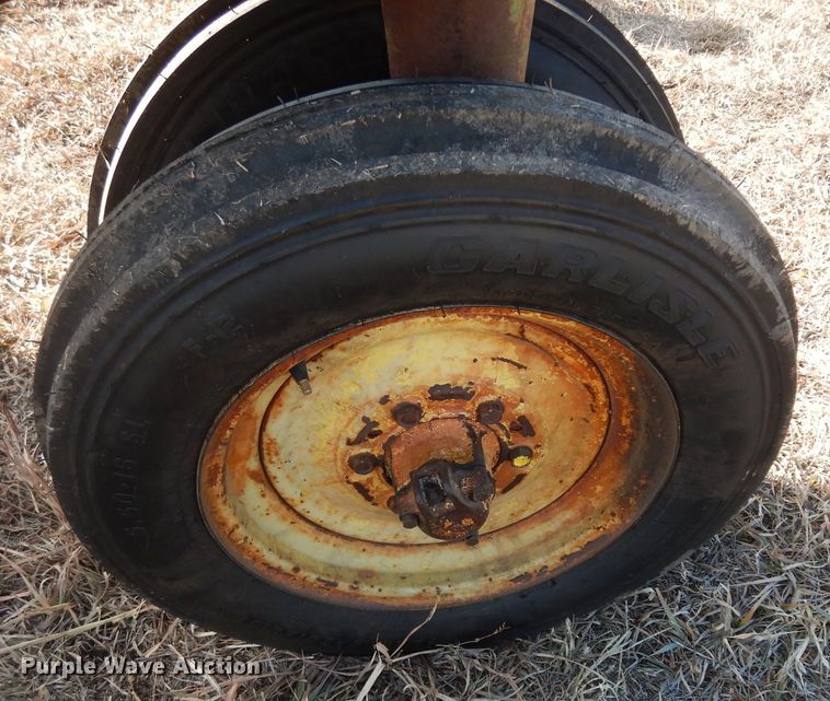 image for item JQ9977 1952 John Deere 50  tractor