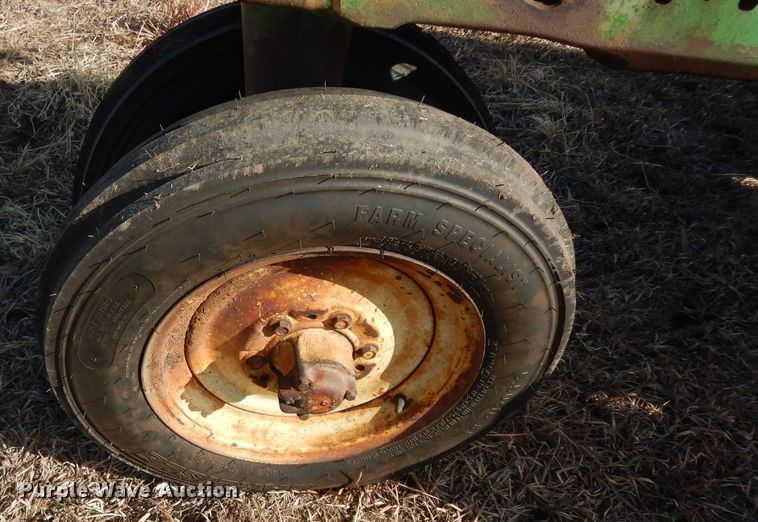 image for item JQ9977 1952 John Deere 50  tractor