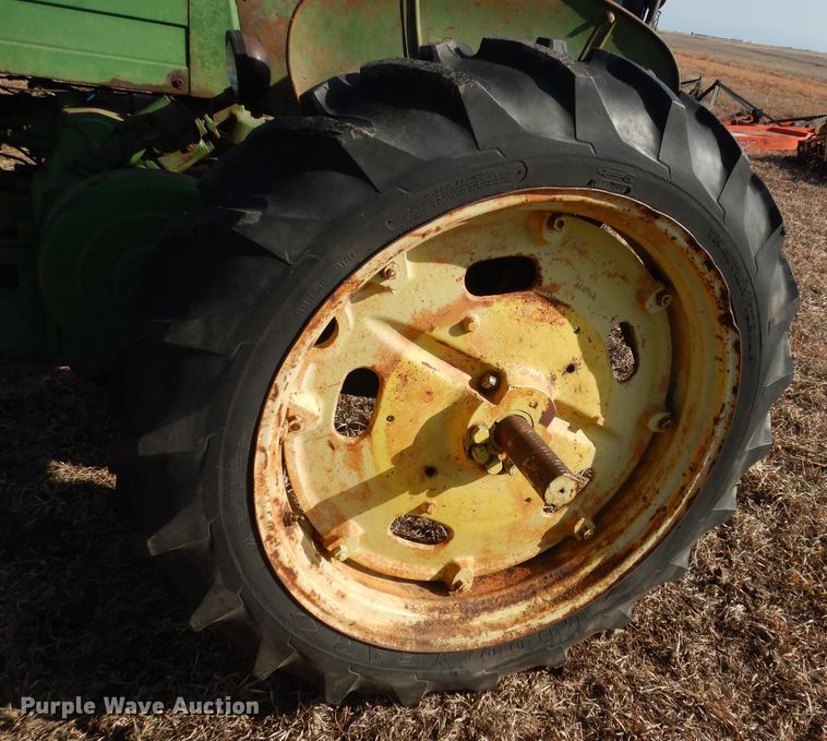 image for item JQ9977 1952 John Deere 50  tractor