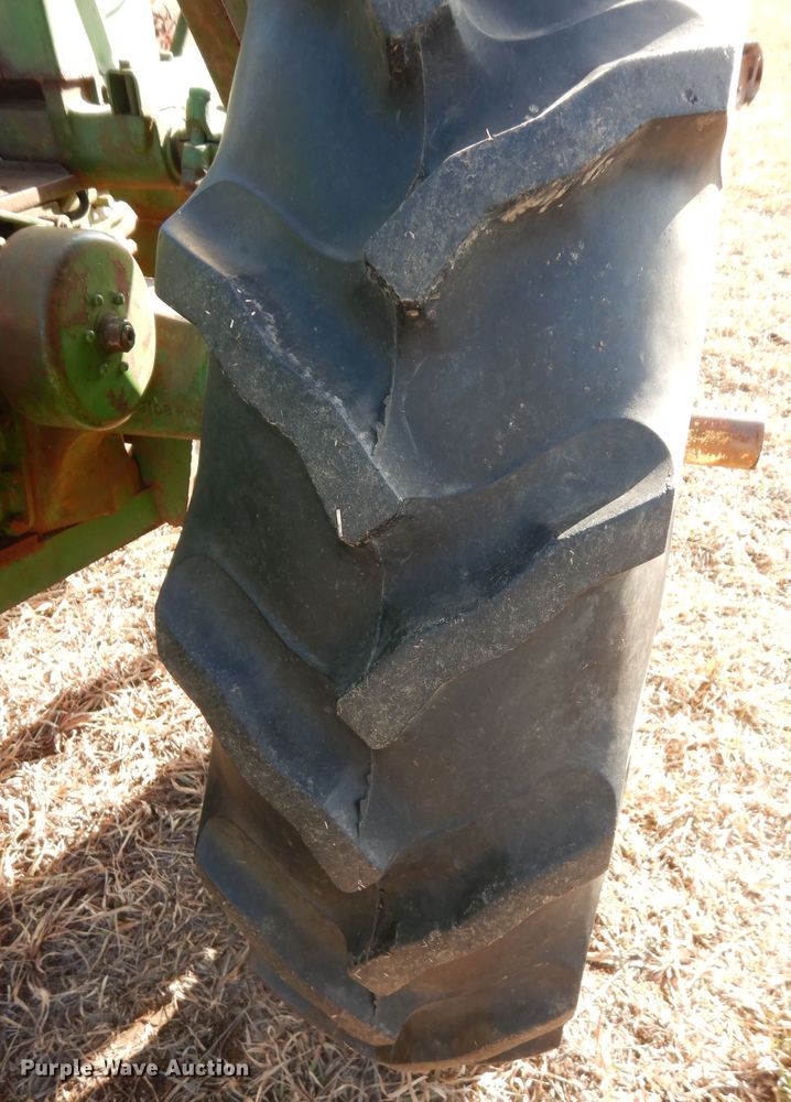 image for item JQ9977 1952 John Deere 50  tractor