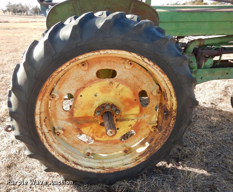 image for item JQ9977 1952 John Deere 50  tractor