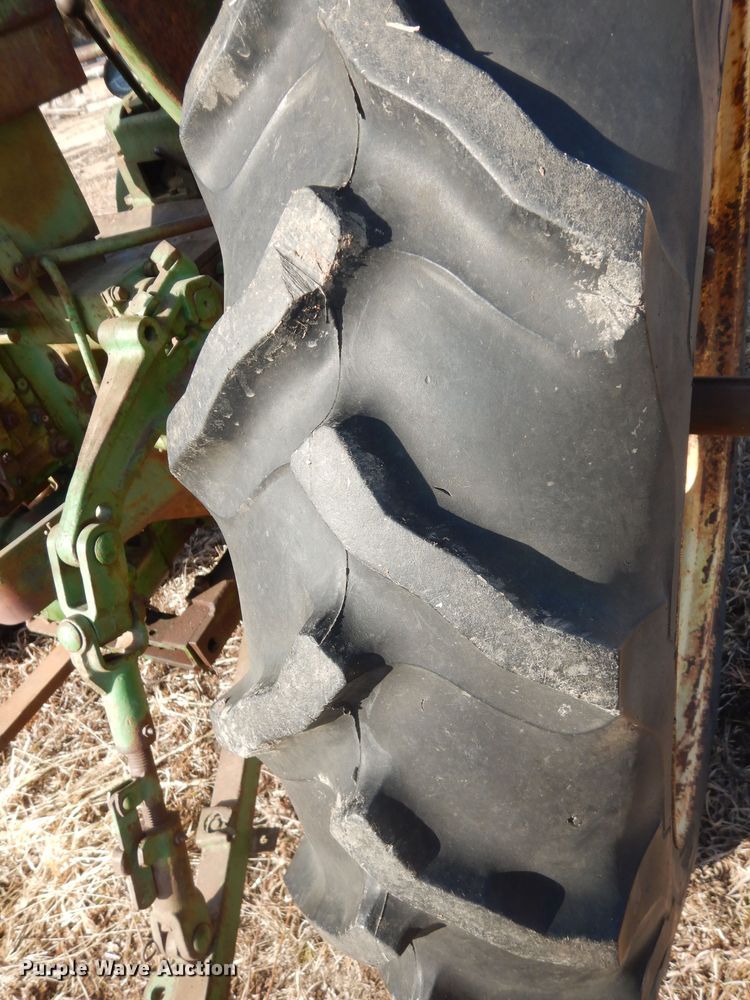 image for item JQ9977 1952 John Deere 50  tractor