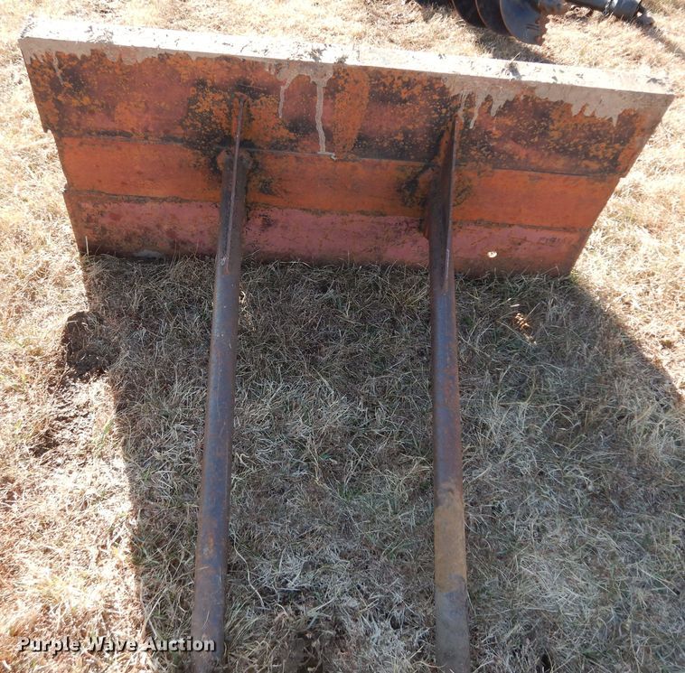 image for item JR9010 (2) bale spears