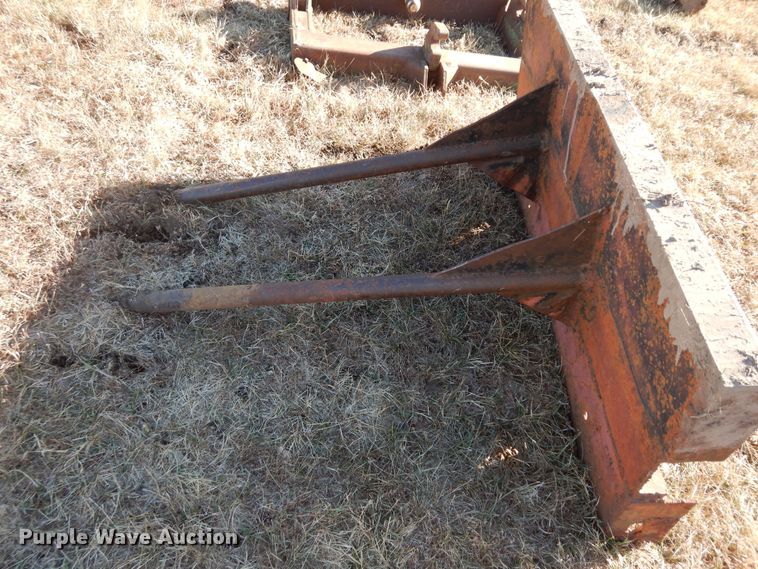 image for item JR9010 (2) bale spears