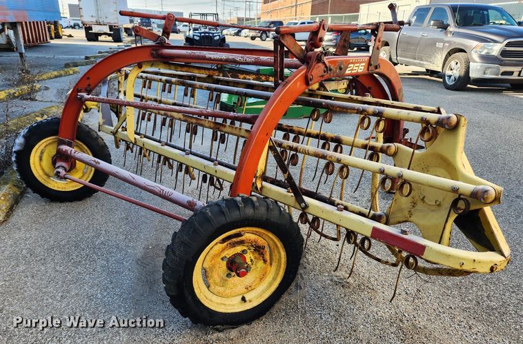 image for item KT9483 New Holland 256  hay rake