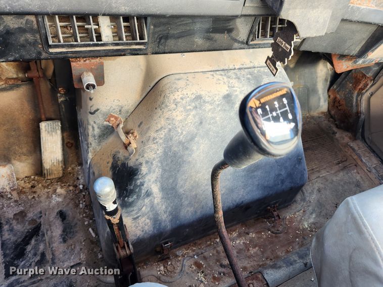 image for item KT9589 1993 International 4900  fertilizer delivery truck