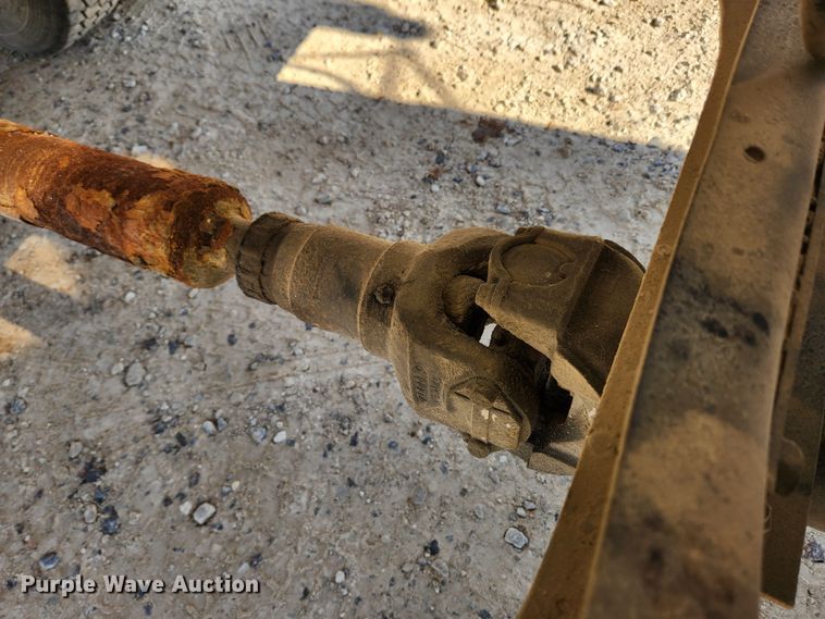 image for item KT9589 1993 International 4900  fertilizer delivery truck