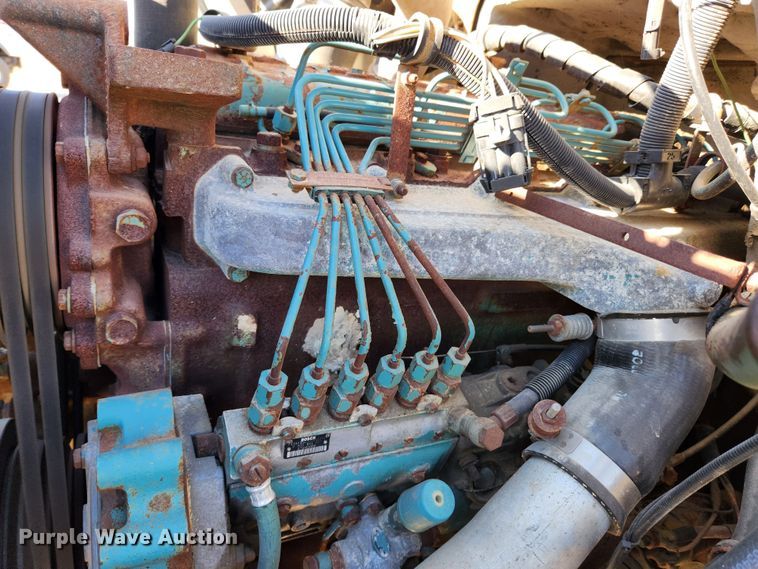 image for item KT9589 1993 International 4900  fertilizer delivery truck