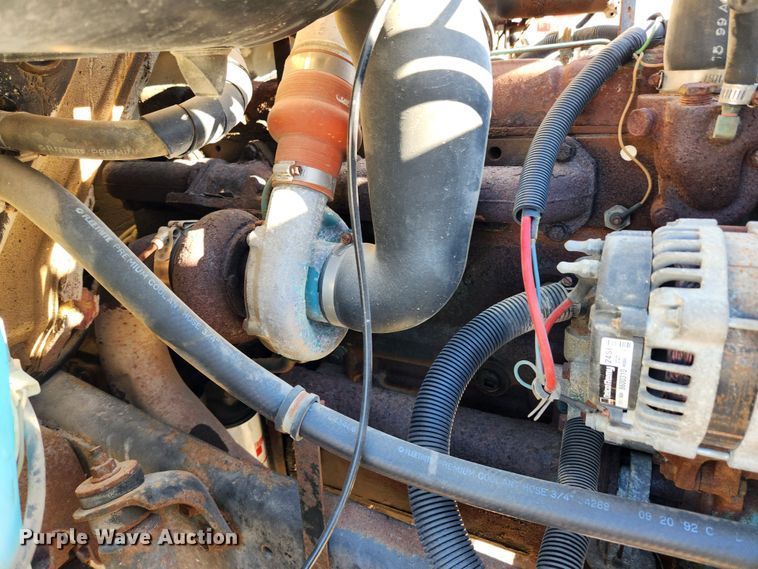 image for item KT9589 1993 International 4900  fertilizer delivery truck