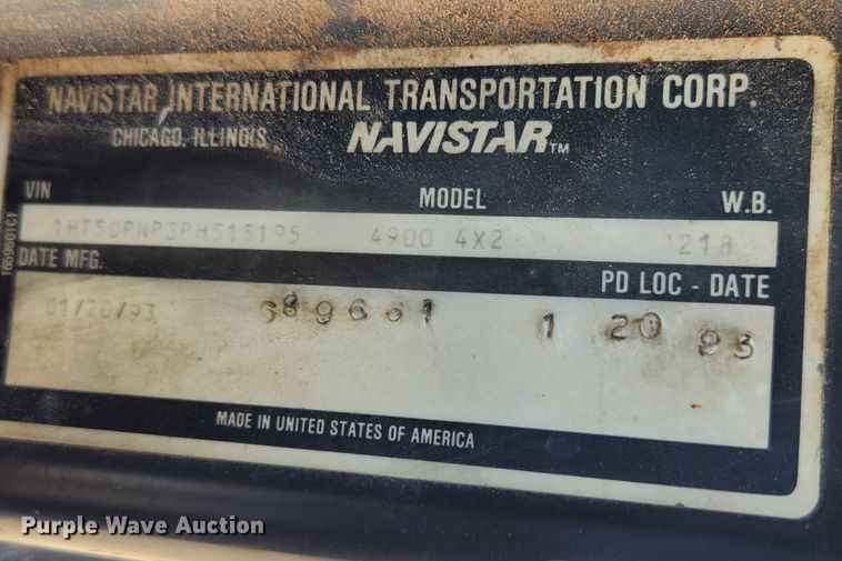 image for item KT9589 1993 International 4900  fertilizer delivery truck