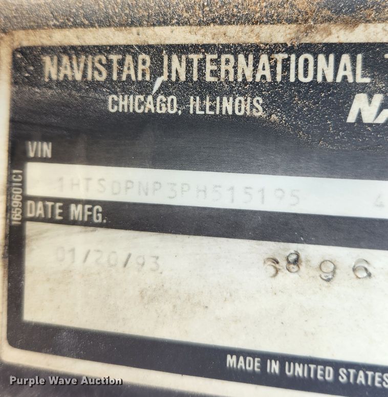 image for item KT9589 1993 International 4900  fertilizer delivery truck