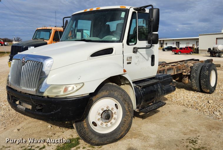 image for item KT9590 2005 International 4300  truck cab and chassis