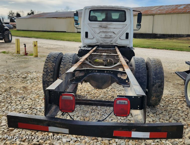 image for item KT9590 2005 International 4300  truck cab and chassis