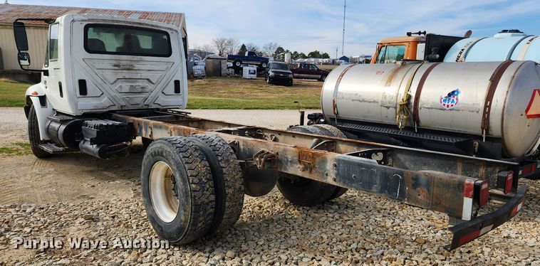 image for item KT9590 2005 International 4300  truck cab and chassis